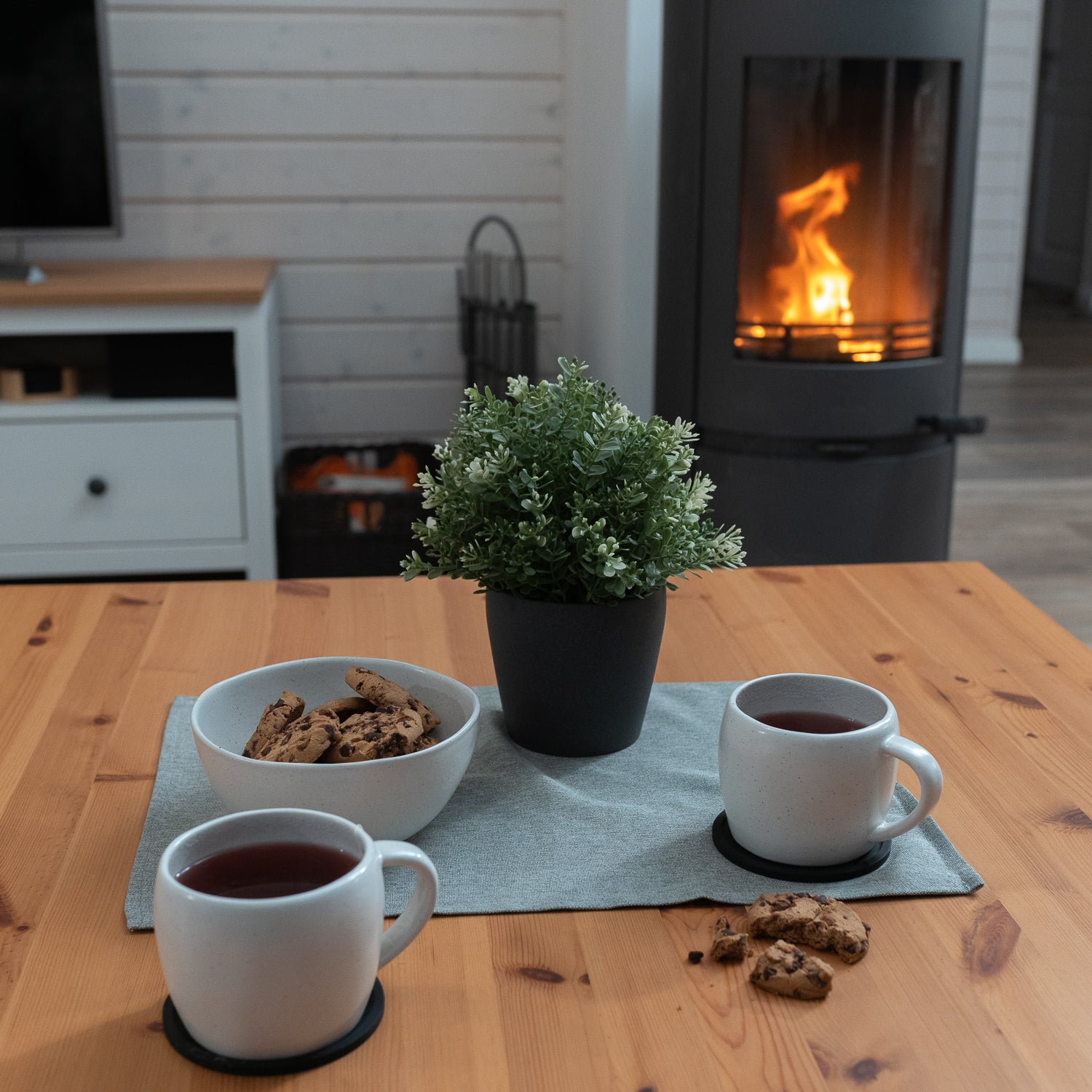 Kaffeetassen Set 6er, nordisches Design mit organischen Formen, portugiesisches Tassen-Set aus Steingut in Weiß Matt, nachhaltig hergestellt in Portugal.