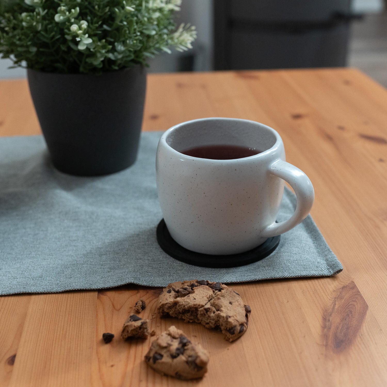 Kaffeetassen Set 6er, nordisches Design mit organischen Formen, portugiesisches Tassen-Set aus Steingut in Weiß Matt, nachhaltig hergestellt in Portugal.