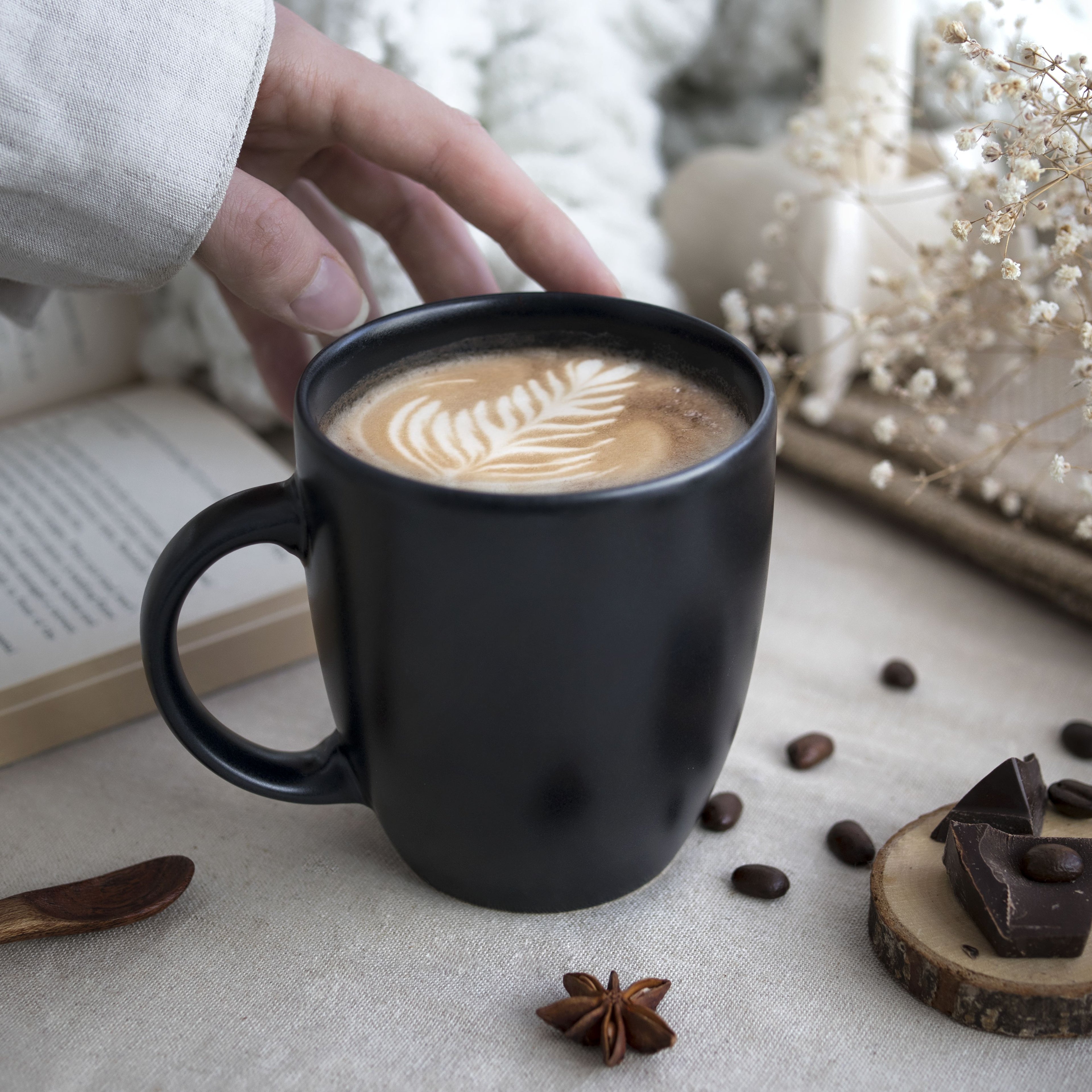 MIDNATT – Nordisches Steingut-Tassenset · 380 ml · 6-teilig · Schwarz Matt