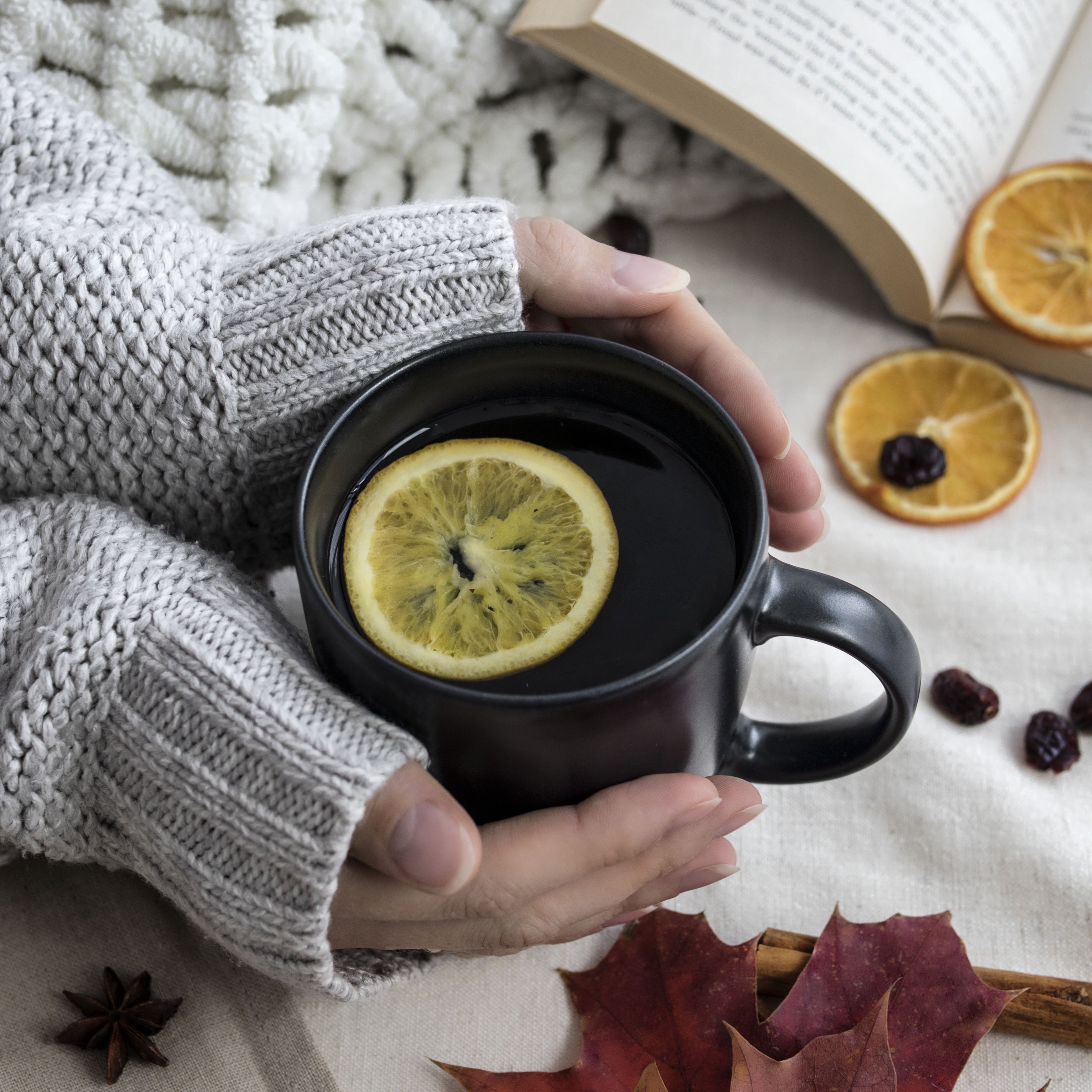 MIDNATT – Nordisches Steingut-Tassenset · 380 ml · 6-teilig · Schwarz Matt