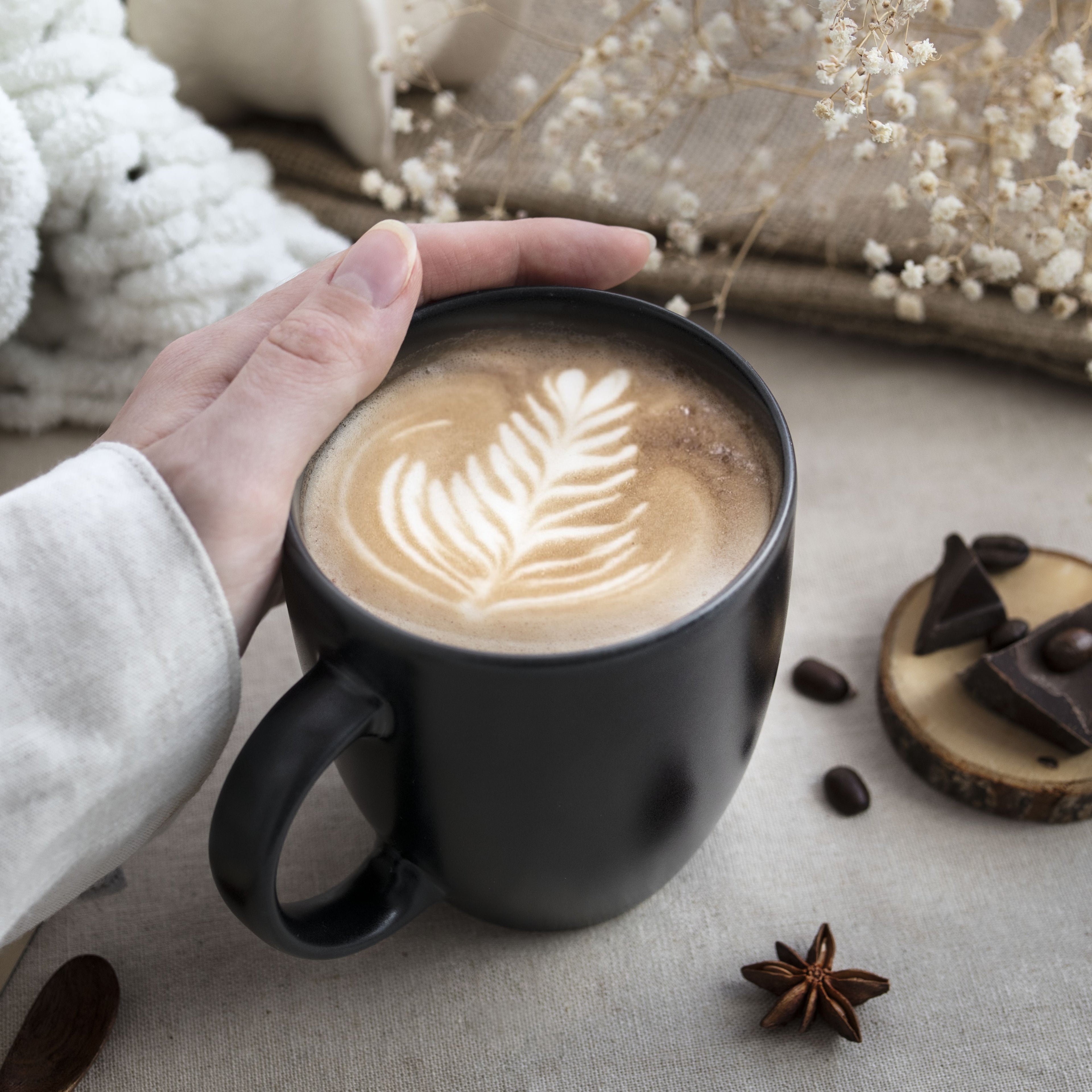 Nachhaltiges Steingut Tassen Set, 6-teilig, 380 ml, Schwarz Matt – Nordisches Design Kaffeetassen Set 6er