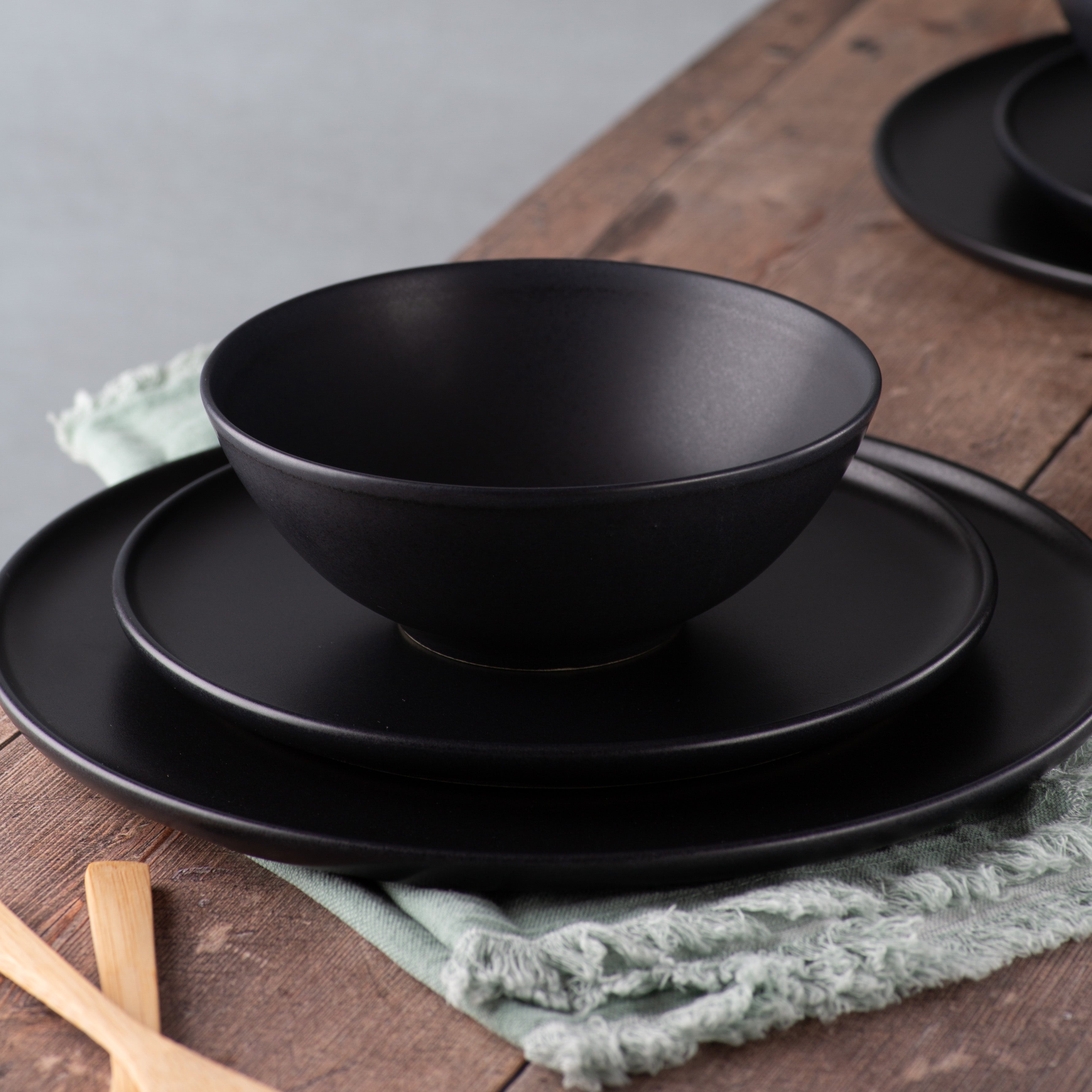 1. nortea Modernes skandinavisches Geschirr set, Steingut Geschirr set 6 Personen, schwarz matt teller set