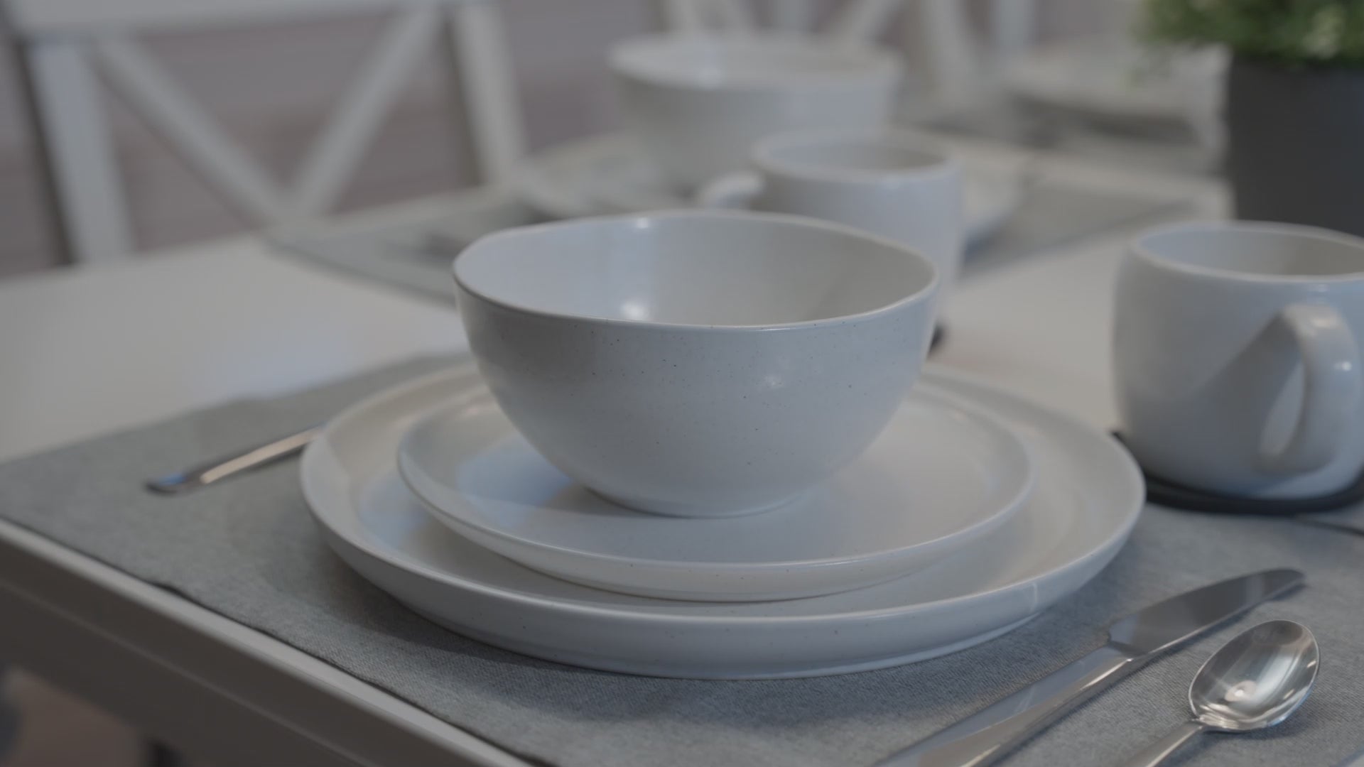 Nortea - Nordisches Design Geschirrset in Weiß Matt, 18-teilig für 6 Personen, mit organischen Formen, nachhaltig aus Steingut in Portugal hergestellt