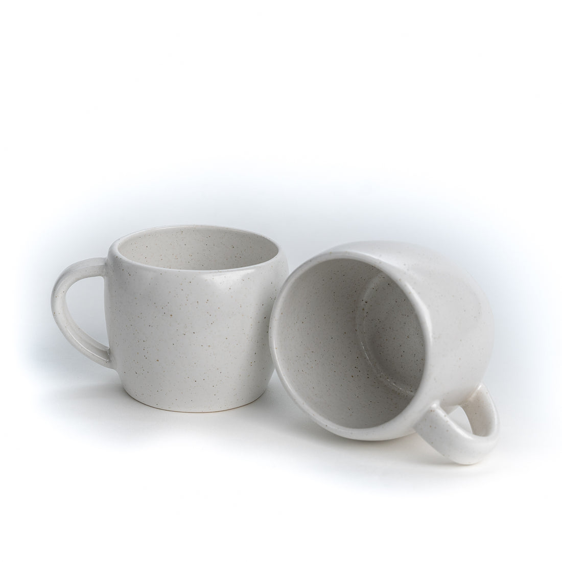 Kaffeetassen Set 6er, nordisches Design mit organischen Formen, portugiesisches Tassen-Set aus Steingut in Weiß Matt, nachhaltig hergestellt in Portugal.