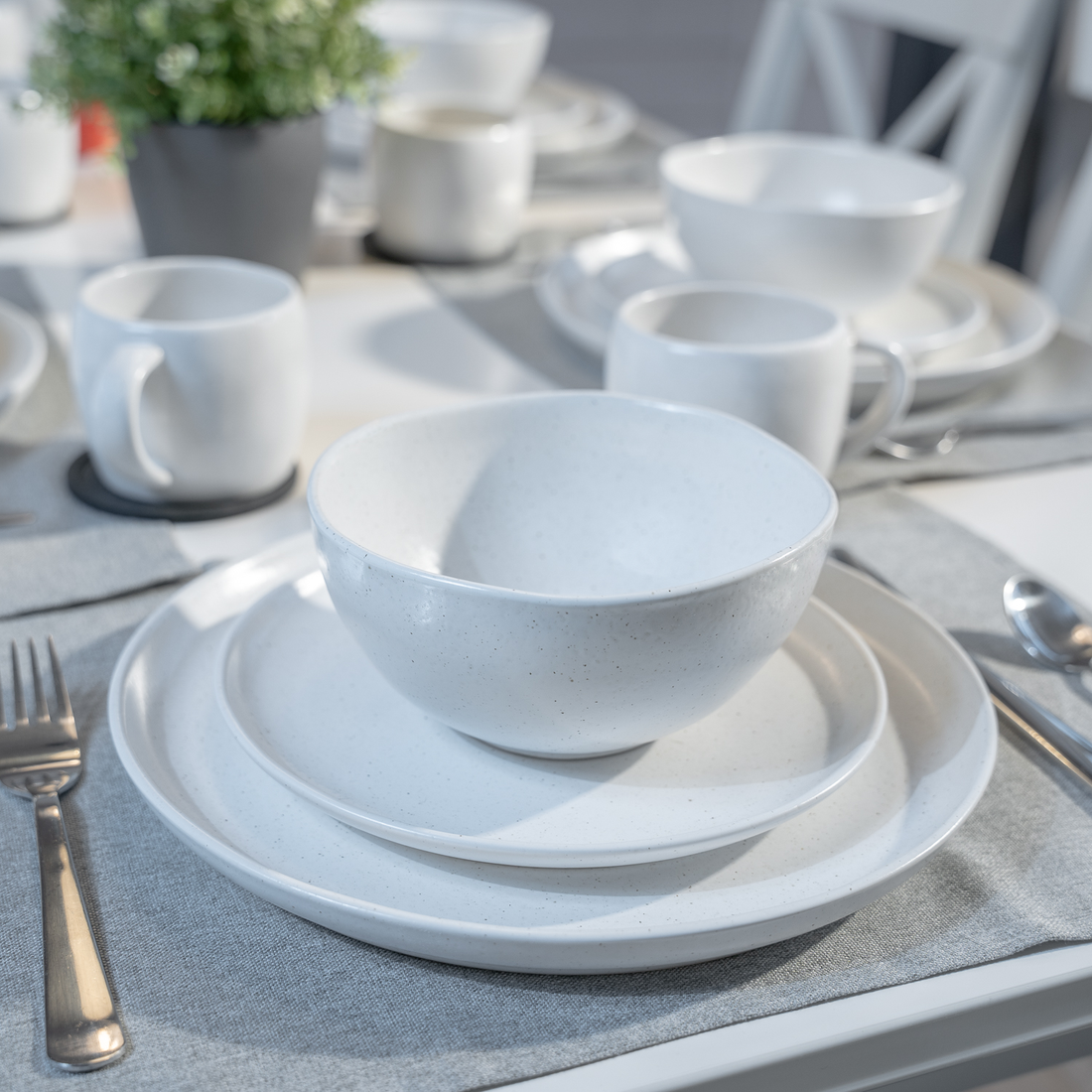 Nortea - Nordisches Design Geschirrset weiß matt, für 6 Personen, 18-tlg, mit organischen Formen, nachhaltig hergestellt in Portugal